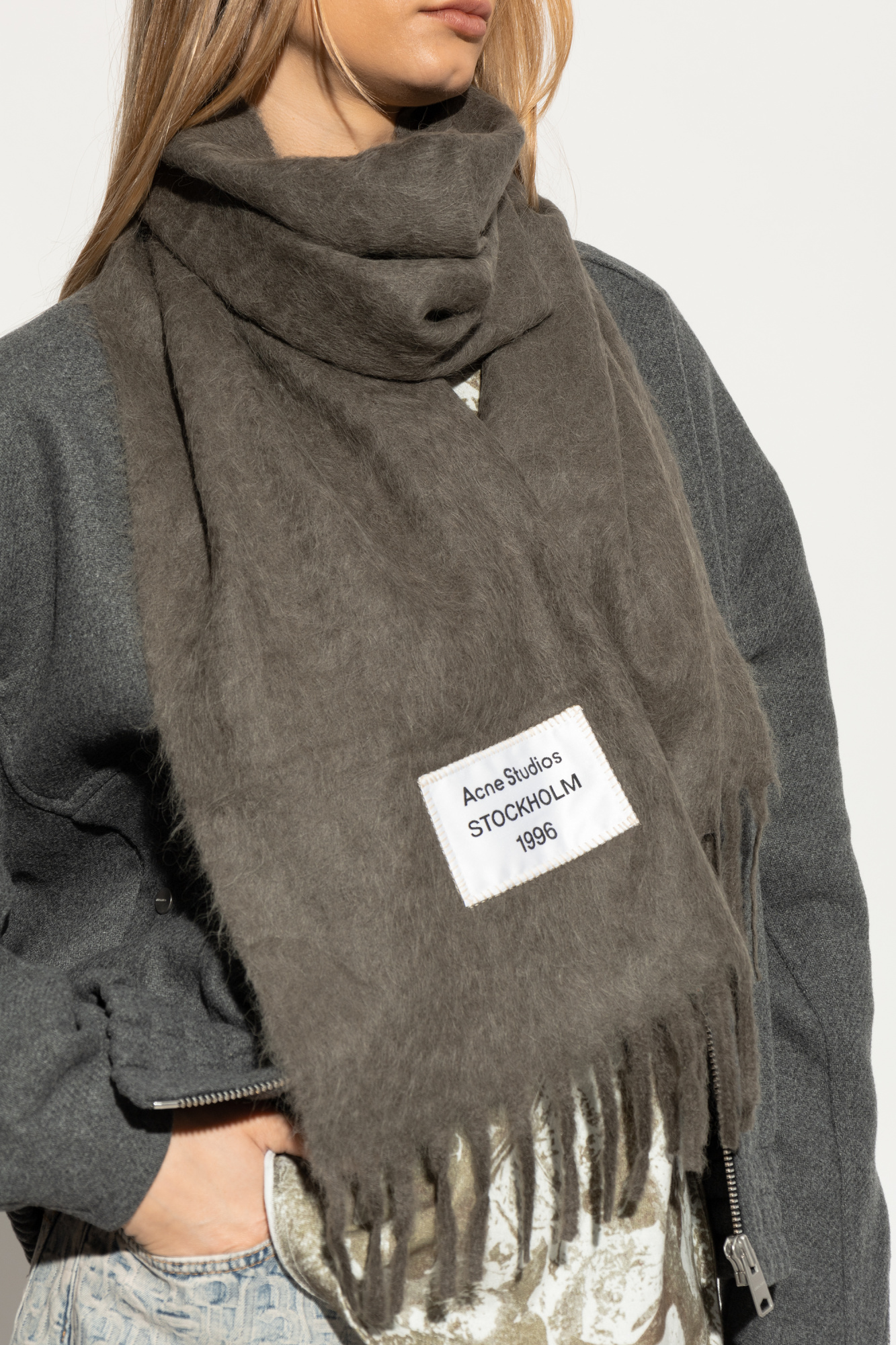 Acne Studios Scarf with logo | Men's Accessorie | Vitkac Acne Studios Scarf with logo | Men's Accessorie | Vitkac